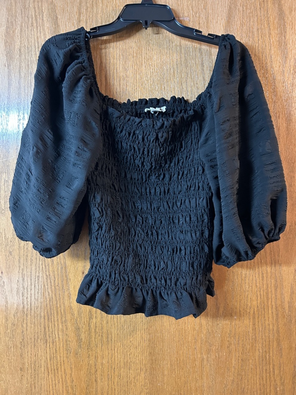 NWOT Vine & Love Smocked Black Puff Sleeve Women's Top